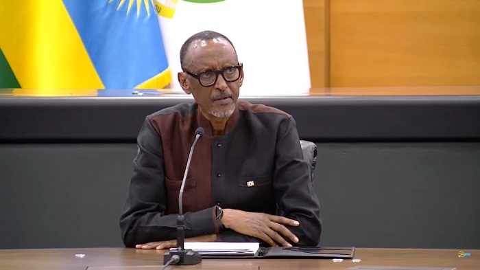 Perezida Kagame ubwo yakiraga indahiro z