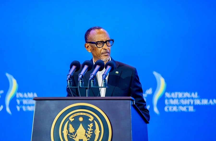 Perezida Kagame yemereye ubufasha abanyeshuri bagizweho ingaruka n'intambara yo muri Ukraine