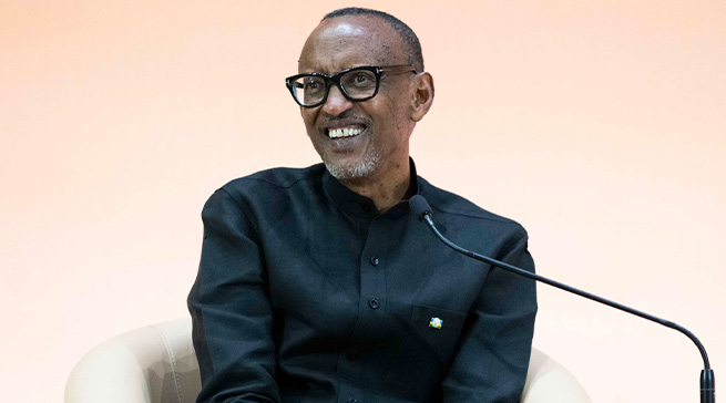 Ubwo Perezida Kagame yaganirizaga abitabiriye iyo nama