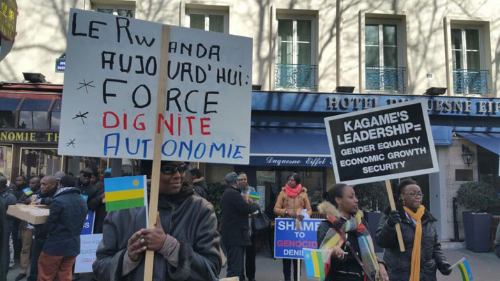 Imbaga y'Abanyarwanda n'inshuti z'u Rwanda zagiye kwakira perezida Kagame i Paris./Foto: @YolandeMakolo
