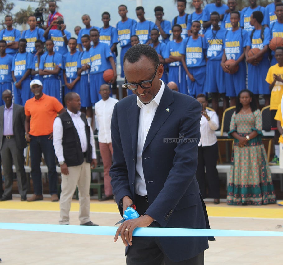 Ubwo Perezida Kagame yafungura ku mugaragaro Club Rafiki imaze kuvugururwa