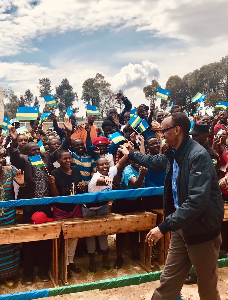 Perezida Kagame asuhuza abatuye Nyamagabe kuri uyu wa kabiri