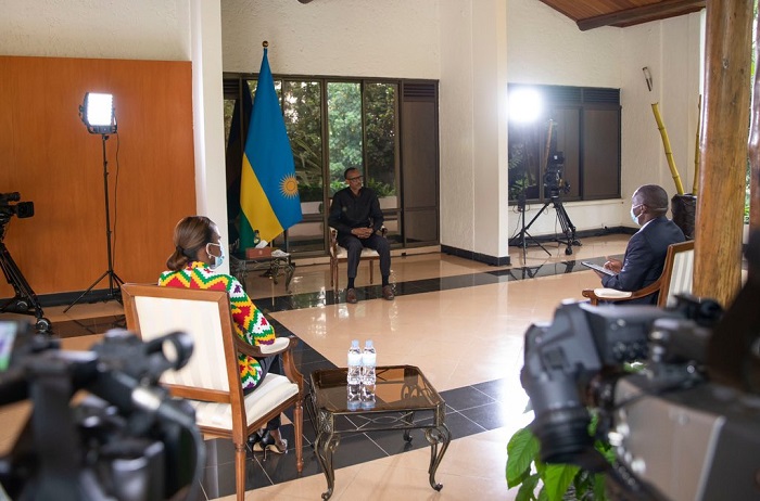 Perezida Kagame mu kiganiro kuri RBA, yaganiraga n