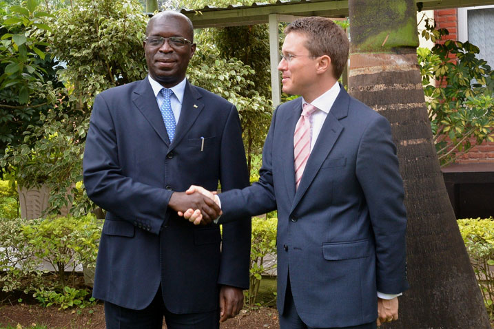 Minisitiri w'intebe na ambasaderi w'u Bwongereza baganiriye ku kunoza umubano.