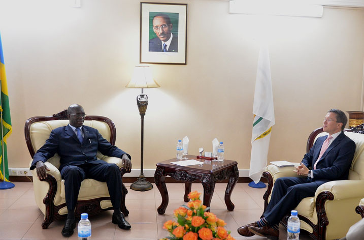 Uhagarariye u Bwongereza mu Rwanda yavuze ko nta ruhare igihugu cye cyagize muri filime Rwanda