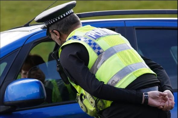 Polisi ishishikariza abantu kuguma mu ngo (Ifoto: GETTY Images)