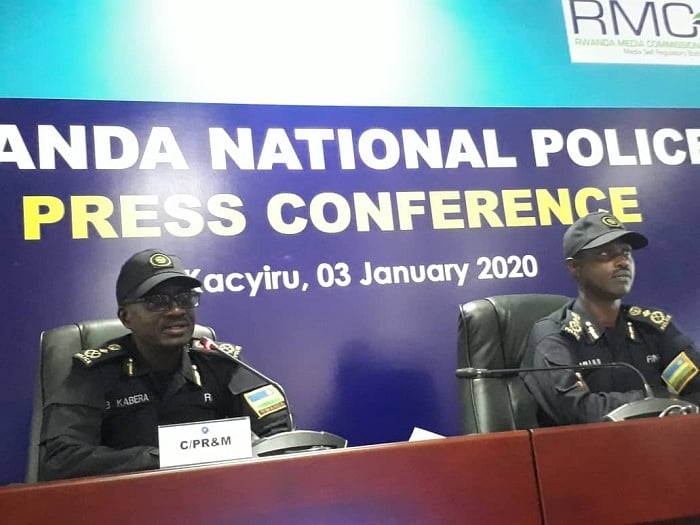 Umuvugizi wa Polisi, CP John Bosco Kabera, hamwe n