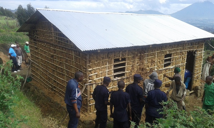 Police y'igihugu ijya kubaha umuganda