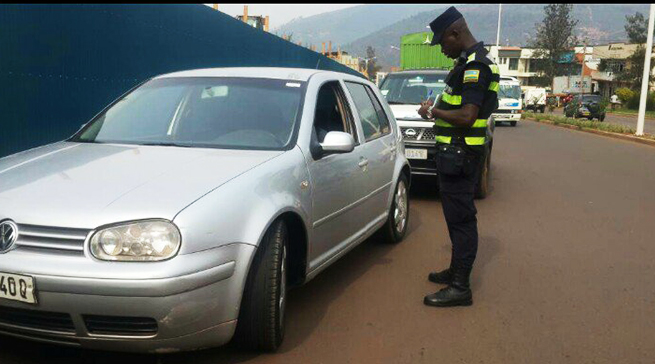 Polisi yo mu muhanda isanzwe yandikira amande y