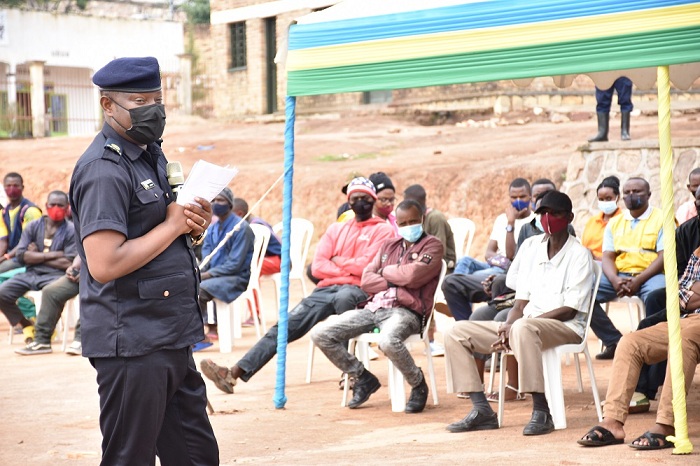 Polisi mu Karere ka Ruhango iri mu bagize komite yo kurwanya ruswa n'akarengane