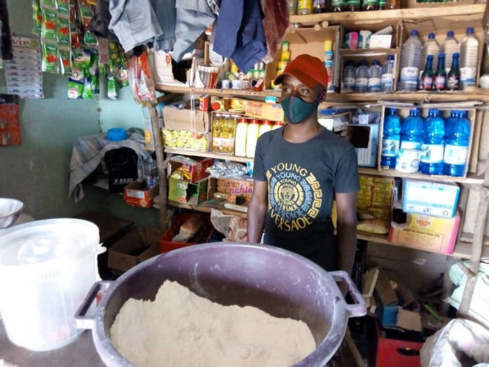 Abacuruza ifu y'ubugari bavuga ko bagabanyije ibiciro kubera ko amashanyarazi yabagezeho