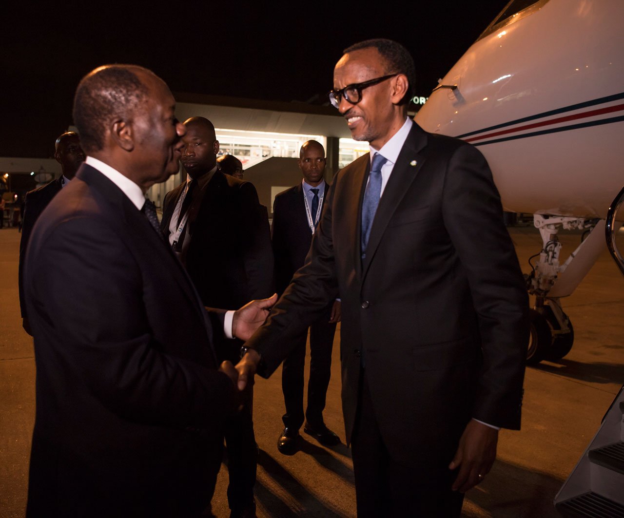 Perezida Kagame yageze muri Côte d'Ivoire aho yakiriwe na Perezida Alassane Ouattara