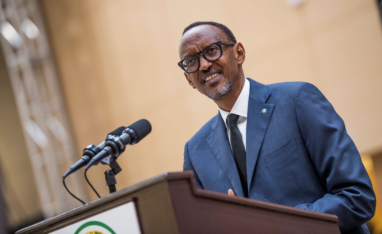 Perezida Kagame azambika imidari y'Igihango abantu bagize uruhare mu kubanisha Abanyarwanda