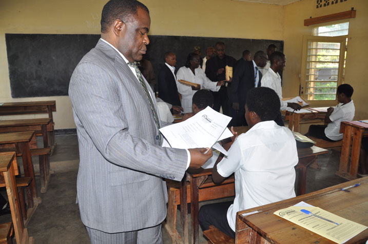 Prof Njoroge asaba abarimu kudakopeza abanyeshuri bari gukora ibizamini bya Leta. 