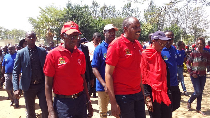 Prof. Sam Rugege yifatanyije n'abitabiriye urwo rugendo rwari rugamije gikangurira abantu kwizera inkiko