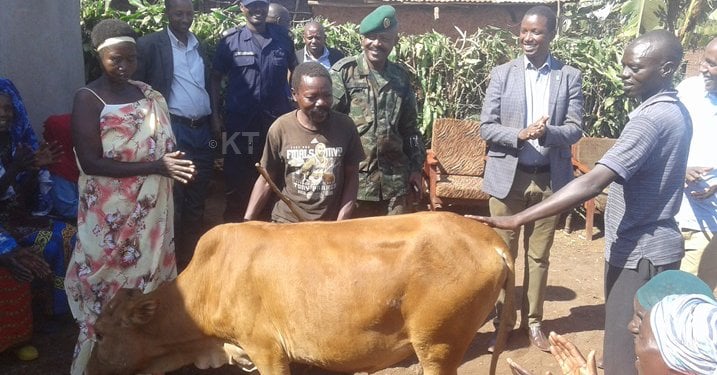 Nyuma yo kumwubakira, Ingabo z