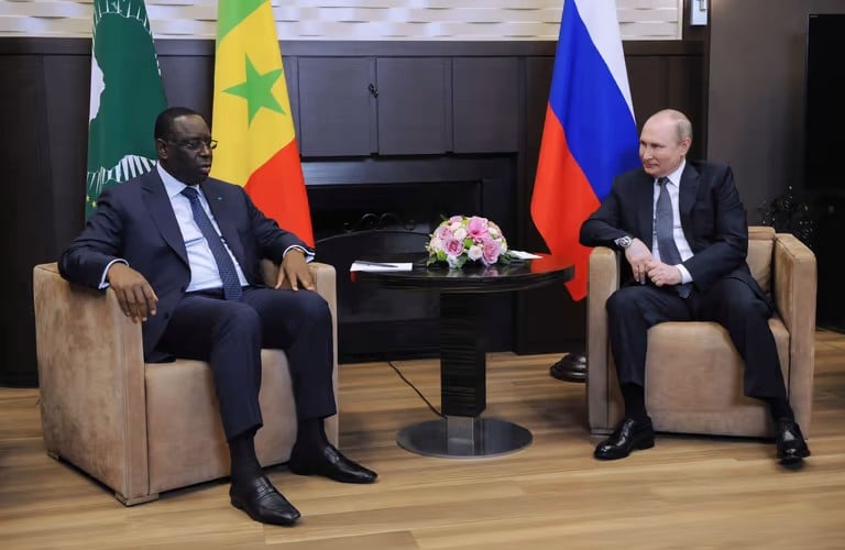  Vladimir Putin na Macky Sall bagiranye ibiganiro bigamije koroshya urujya n'uruza rw'ibicuruzwa