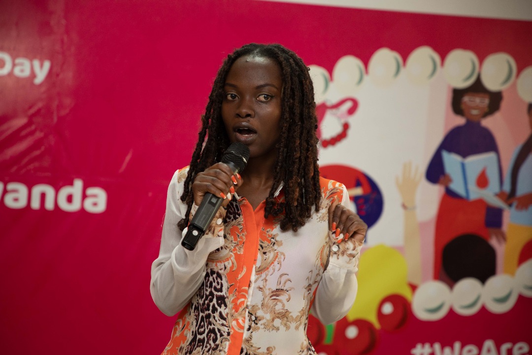 Marie Ange Raissa Uwamungu yifuza ko ibikoresho byifashishwa mu isuku igihe bagiye mu mihango byajya biboneka ahantu hose hahurira abantu benshi nk