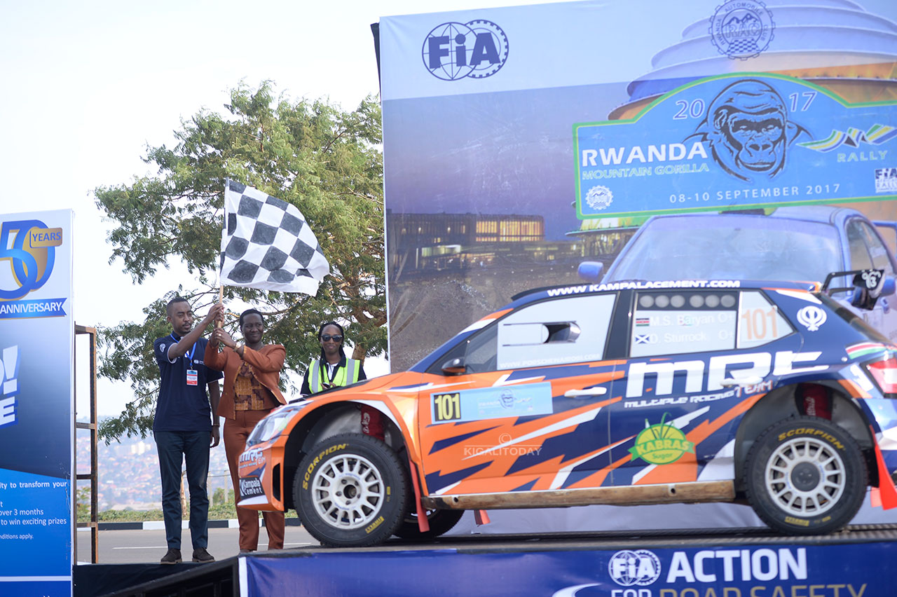 Minisitiri Uwacu Julienne atangiza ku mugaragaro Rwanda Mountain Gorilla Rally 2017