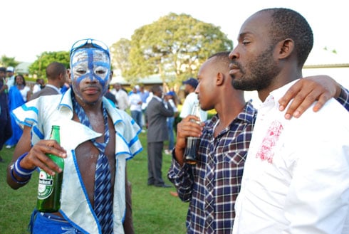 Rwabutabura umwe mu bafana ba Rayon Sports bazwiho udushya.