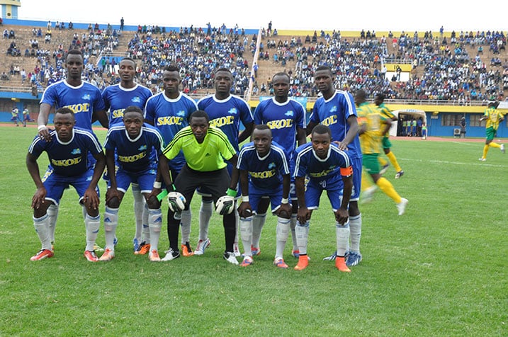 Ikipe ya Rayon Sport yabanje mu kibuga.