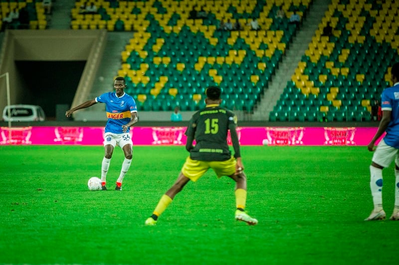 Omar Gning wari uhagaze neza mu bwugarizi bwa Rayon Sports
