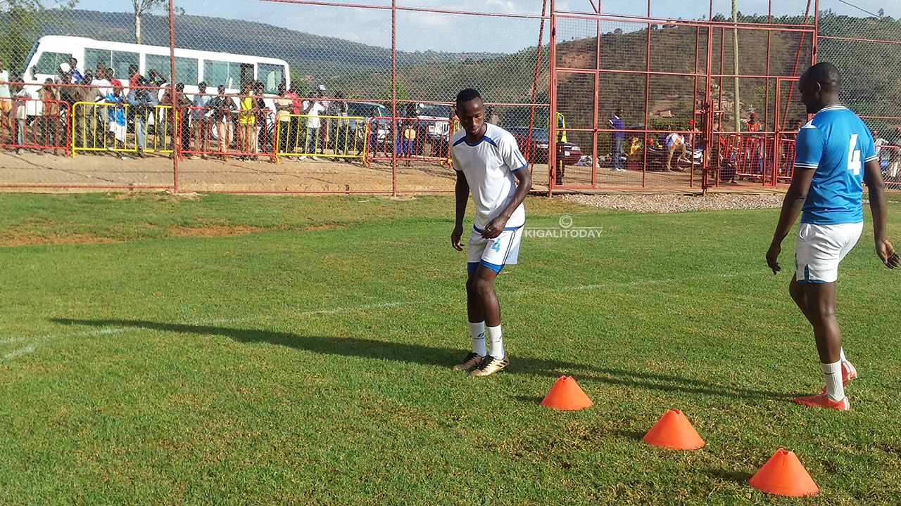 Manzi Thierry yakoranaga n'umunyamabanga wa Rayon Gakwaya Olivier