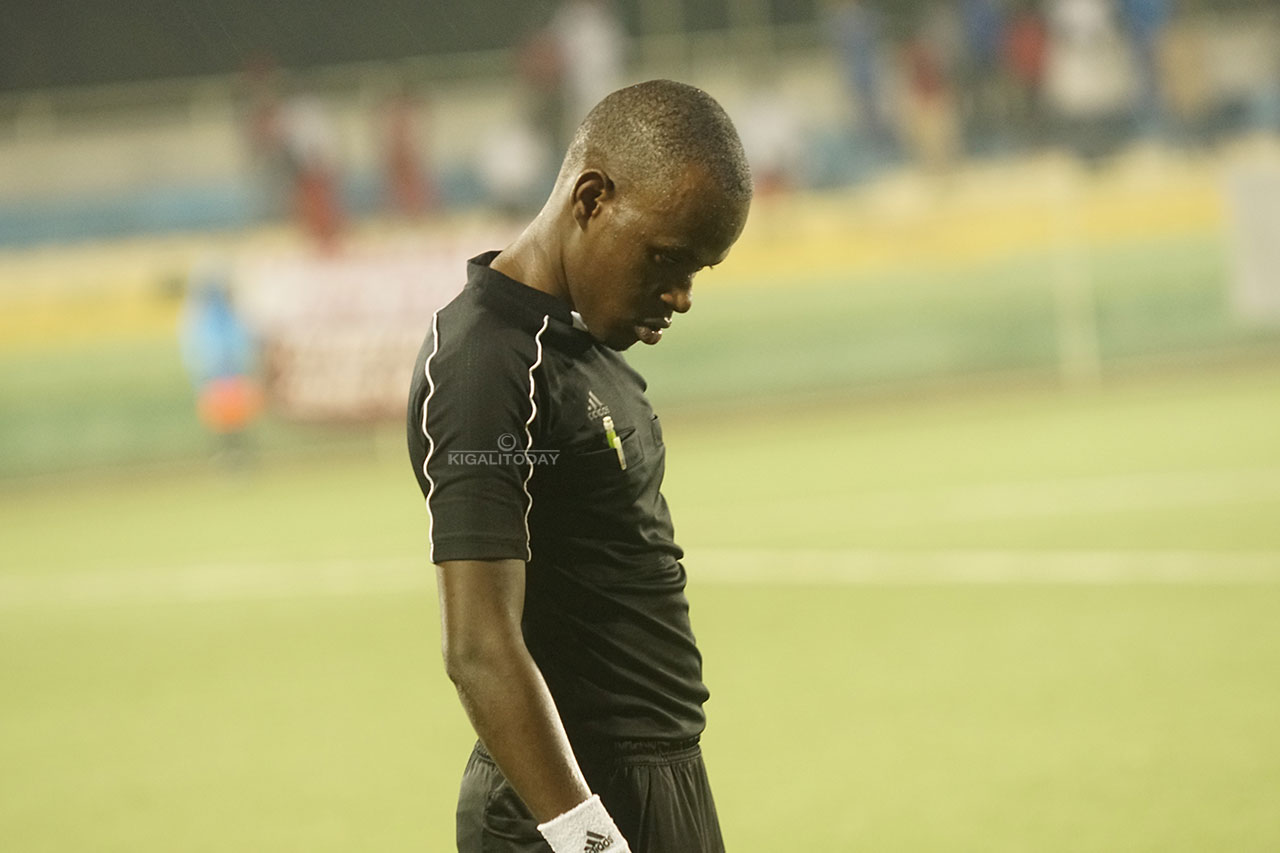 Umusifuzi watangiye yambaye umutuku yagezeho arahindura