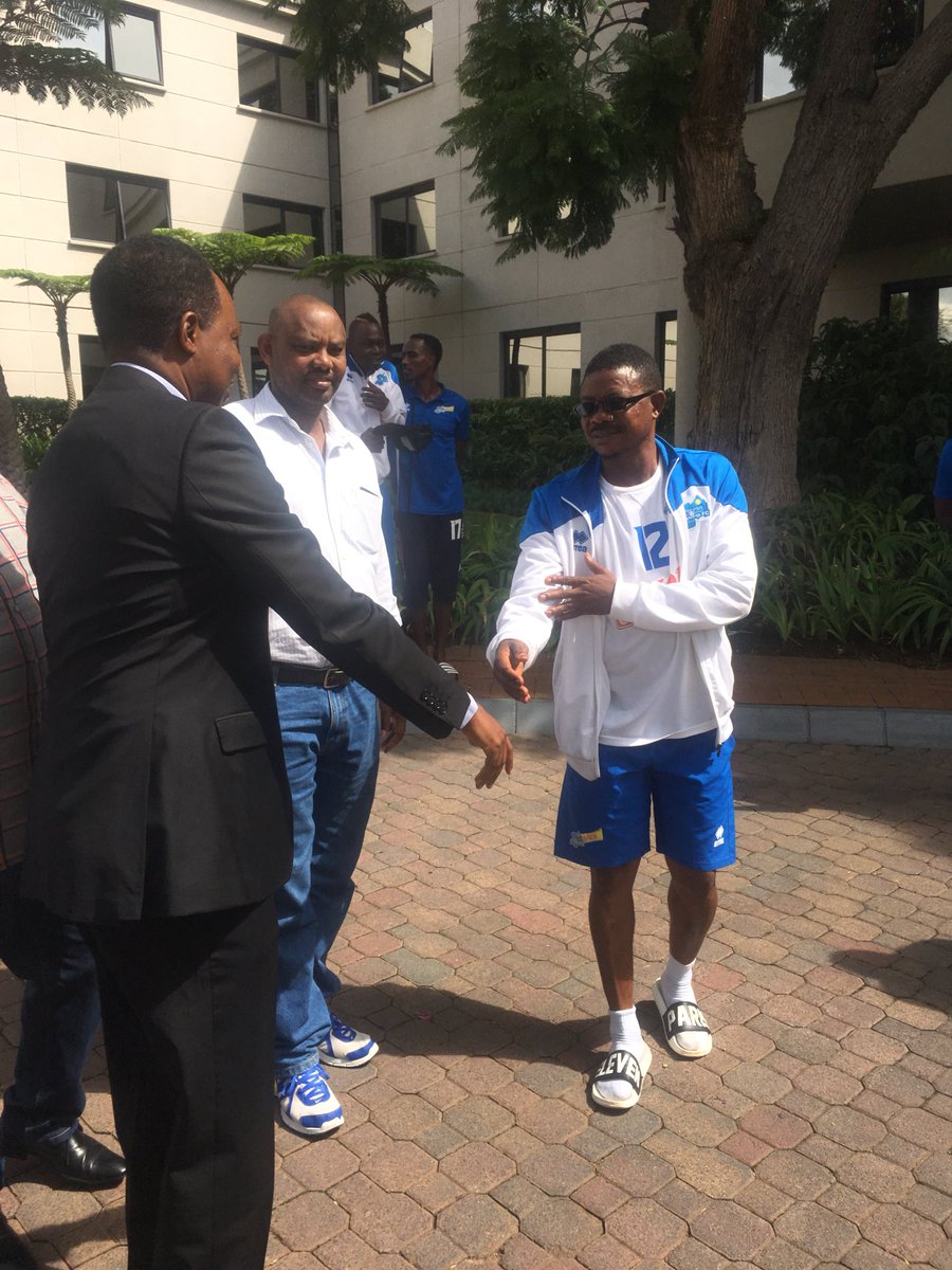 Ambasaderi Karega aramukanya n'Umutoza wungirije wa Rayons Sport Jano witakenge
