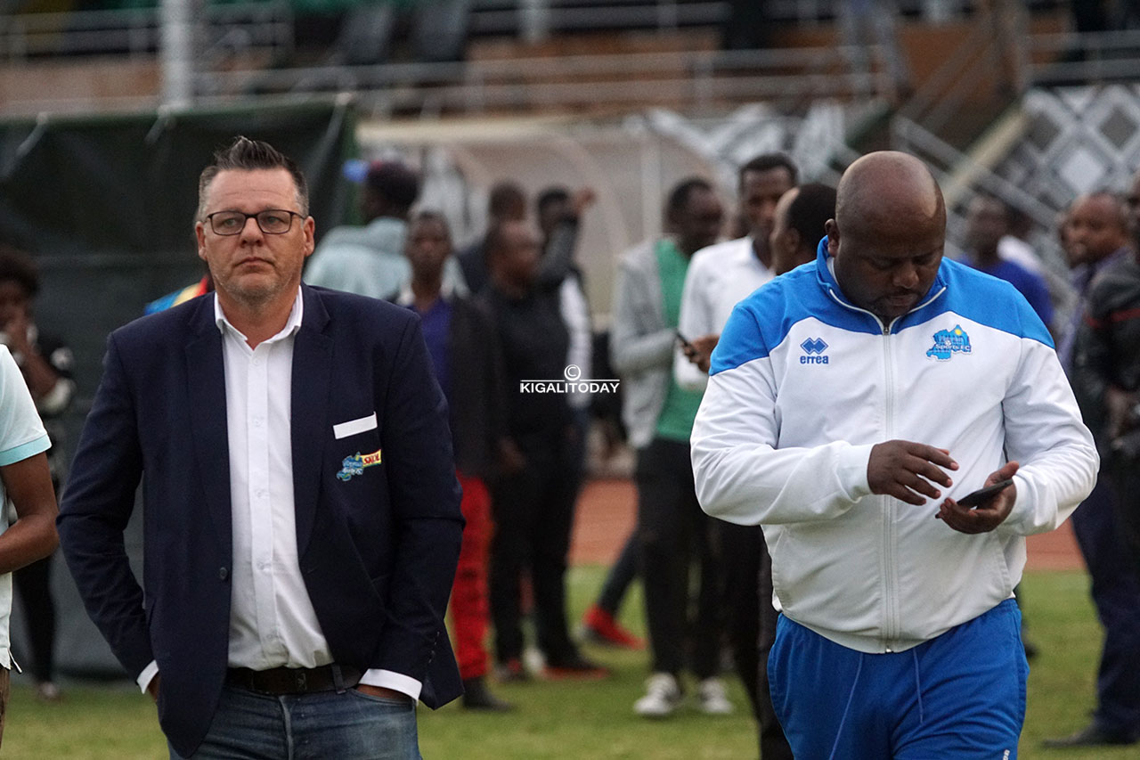 Umutoza n'agahinda kenshi asohoka mu kibuga