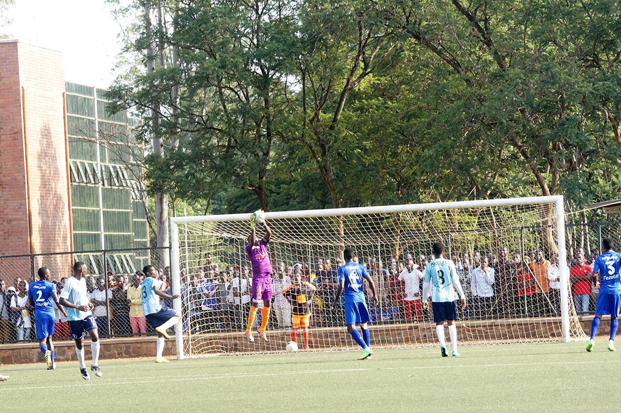 Umunyezamu wa Rayon Sports Ndayishimiye Eric Bakame, imipira mike cyaneyatewe yaitwayemo neza