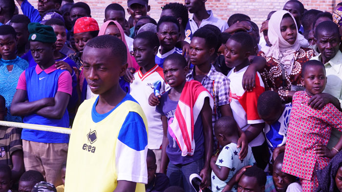 Abafana barimo n'abakiri bato bari bitabiriye uyu mukino