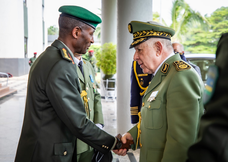 Gen. Mubarakh Muganga yagiranye ibiganiro na mugenzi we wa Algeria