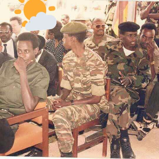 Iyi foto iragaragaramo abasirikare barimo Gen (Rtd) James Kabarebe, inyuma ye hari Lt Gen (Rtd) Ceasar Kayizari, uwicaye inyuma ye ni Lt Gen (Rtd) Charles Kayonga