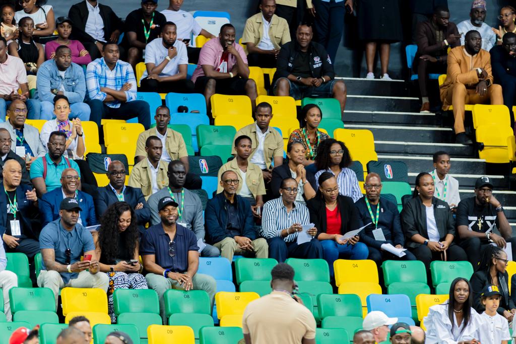 Perezida Kagame na Madamu bari baje kureba uyu mukino