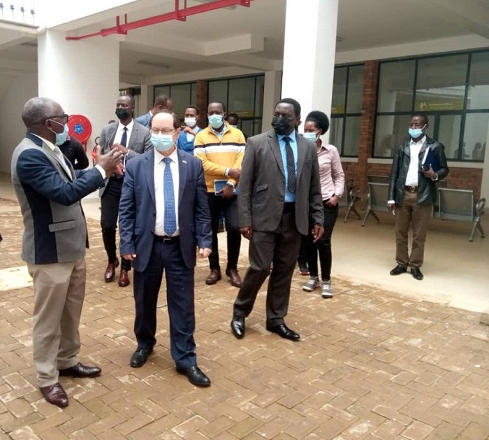 Amb Dr Ron Adam yaganiriye n'abayobozi ba Nyaruguru