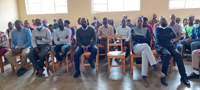 Abarimu barimo kuganirizwa uko barinda abanyeshuri gucuruzwa