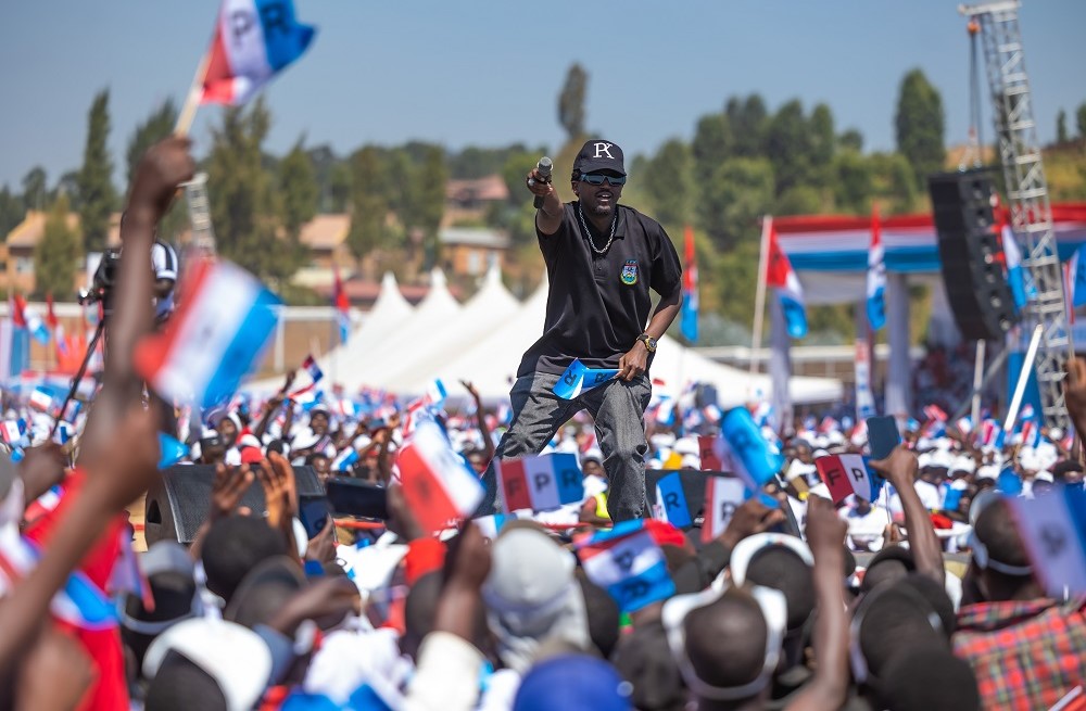 Riderman ni umwe mu basusurukije abitabiriye ibikorwa byo kwamamaza umukandida wa FPR-Inkotanyi ku mwanya w'umukuru w'Igihugu kuri stade ya Nyagisenyi mu Karere ka Nyamagabe