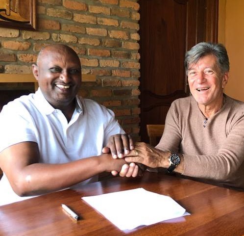 Perezida wa Rayon Sports Paul Muvunyi ndetse n