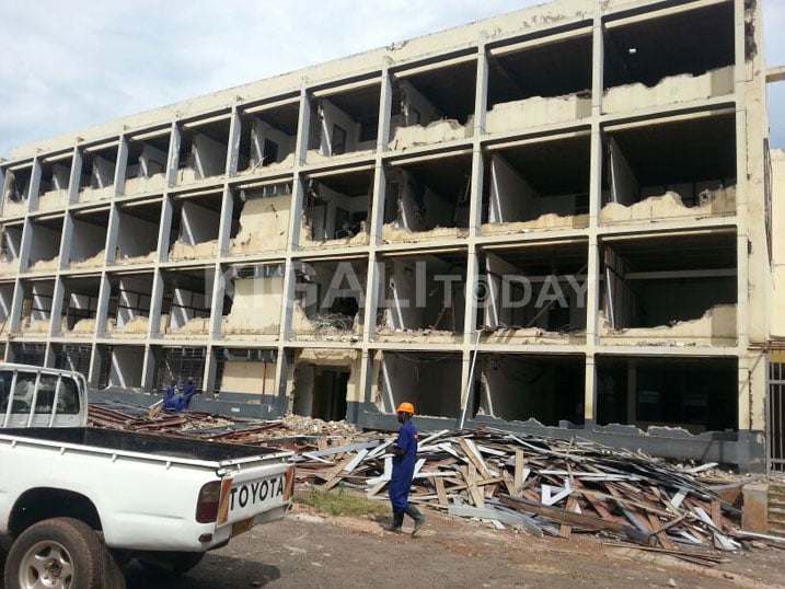 Ahari hubatswe inzu zombi ngo Equity Bank yarahaguze ngo ikaba igiye kuhashyira inyubako izakoreramo.