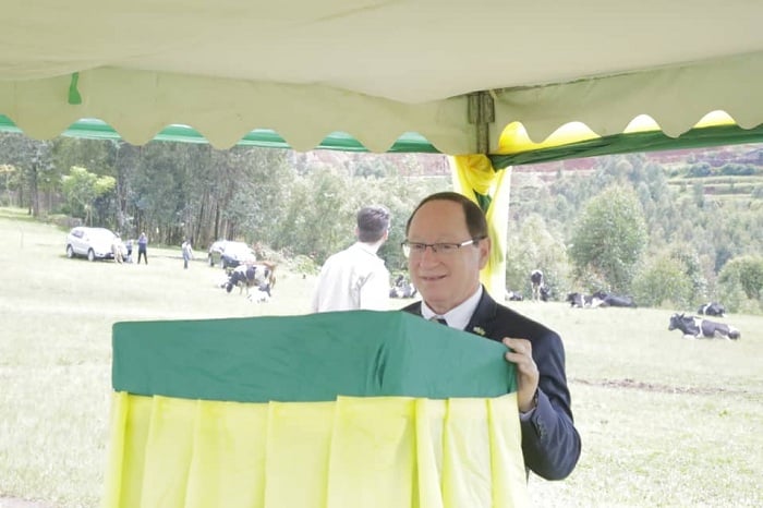 Amb. Ron yavuze ko agiye gufasha abayobora ba mukerarugendo i Kibeho kujya mu rugendoshuri