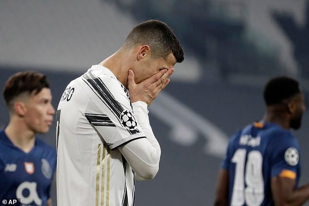 Cristiano Ronaldo na Messi bababajwe no gusezererwa hakiri kare