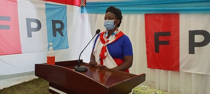 Chairperson wa FPR-Inkotanyi mu Ntara y'Amajyaruguru, Nirere Marie Goreth atanga impanuro ku basoje amasomo