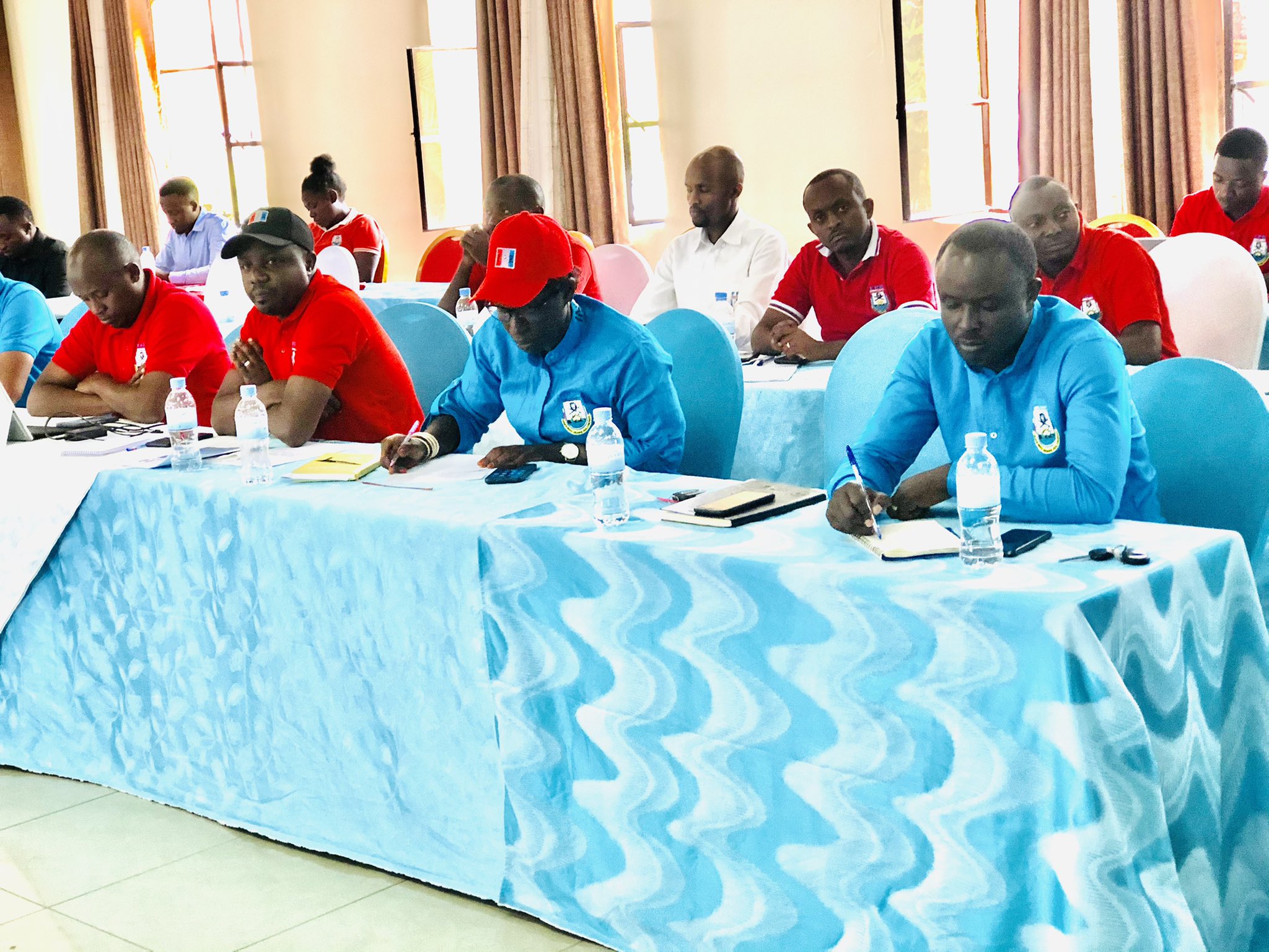 Abayobozi bemeranyije n'urubyiruko guhanahana amakuru yo kwiteza imbere