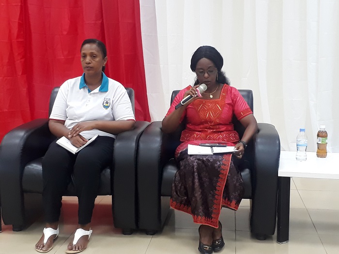 Isabelle Kalihangabo (iburyo) yasobanuye ko hari imiryango myinshi mu Rwanda itabanye neza