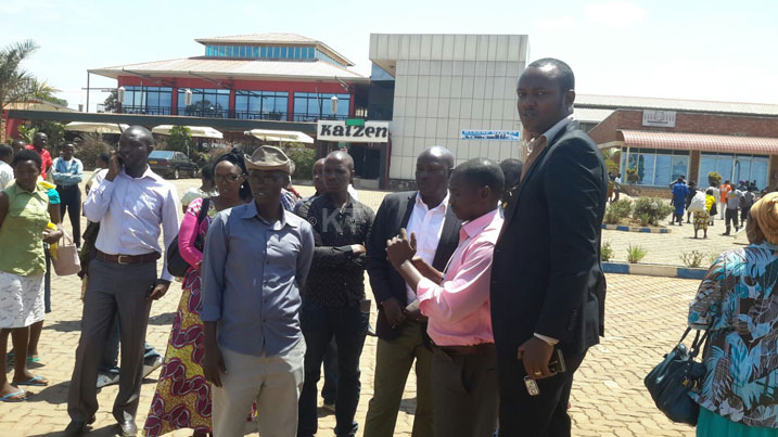 Ubuyobozi bw'Akarere ka Kicukiro bwahise butegeka ko isoko rifungurwa abaturage bagasubira mu mirimo yabo.