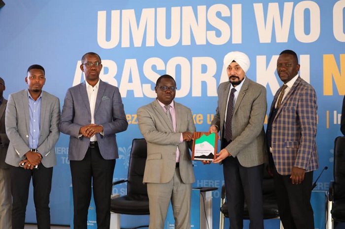 Umuyobozi wa Pfunda Tea Company ashyikirizwa igihembo