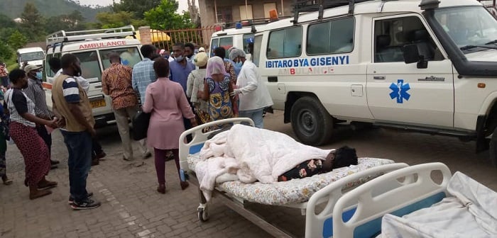 Abarwayi bo mu bitaro bya Gisenyi bimuriwe mu bindi bitaro kugira ngo ubuzima bwabo bukomeze kwitabwaho nta nkomyi z