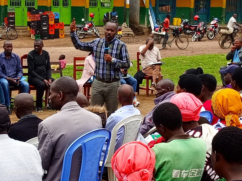Meya Mulindwa aganira n'abaturage