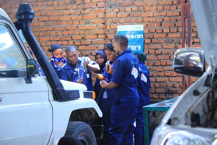 Basaba ko bajya bahabwa ubufasha bw'ibikoresho batangirana akazi nyuma yo kwiga